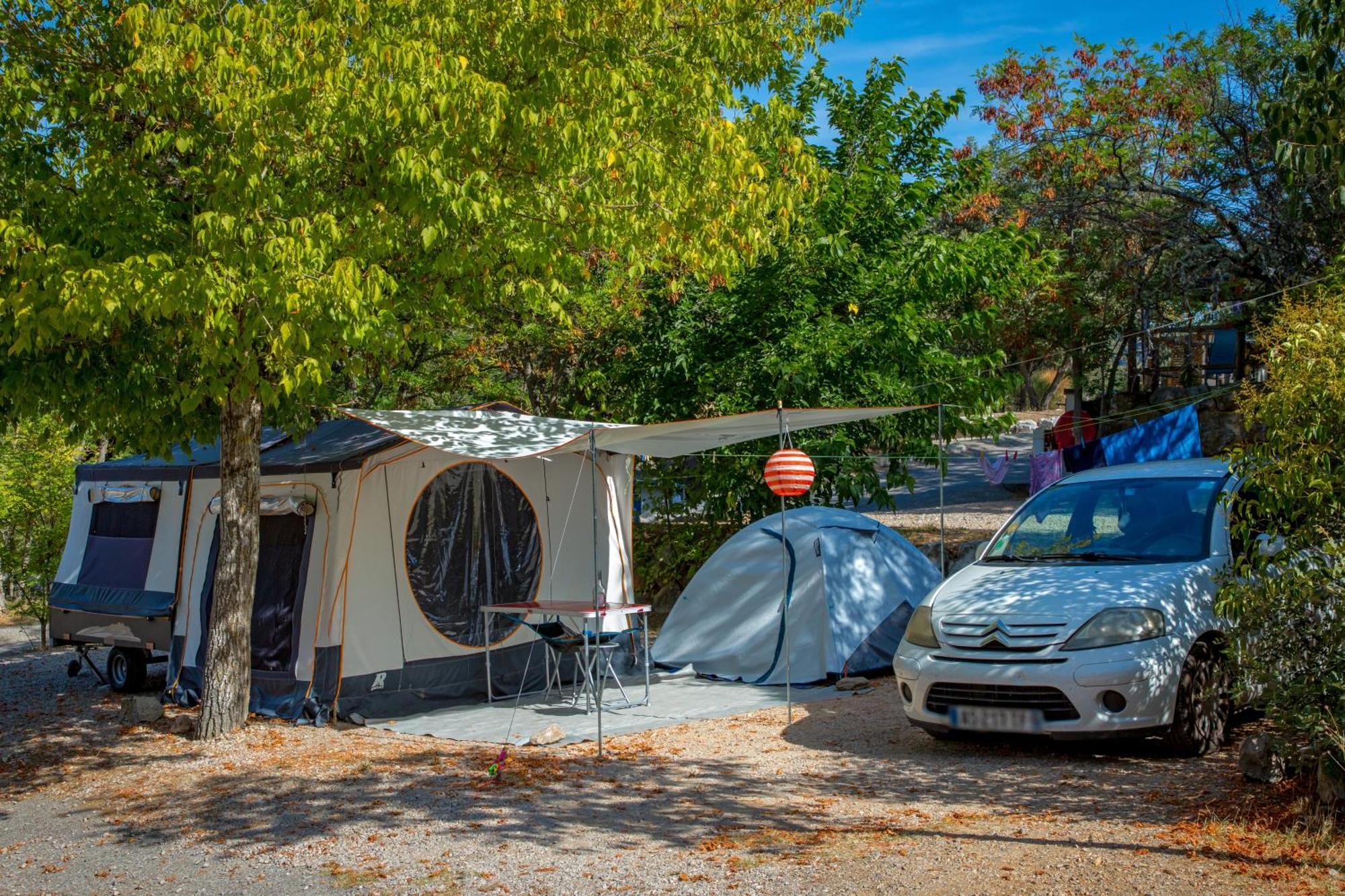 Camping Paradis La Pinede Hotel Gréoux-les-Bains Exterior foto